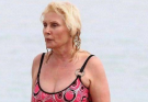 A Familiar Blonde in the Miami Surf—Can You Recognize the Music Legend Behind These Candid Photos?..